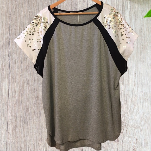 🆕 Plus Sized Top - Gorgeous Sequin Shoulder - Fits Size 16-18 🌸🌼🌸 - Picture 2 of 7